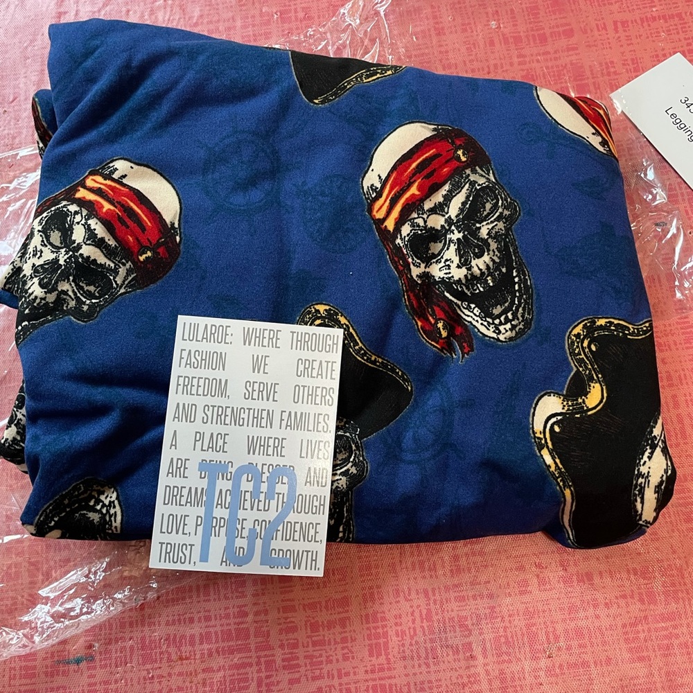 Tc2 LuLaRoe Halloween leggings NWT blue pirate